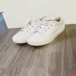 TOMS Women’s 7 White Leather Lace Up Sneakers
